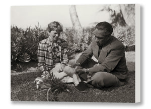 Amelia Earhart and Duke Kahanamoku Share a Pineapple, Waikiki, 1935